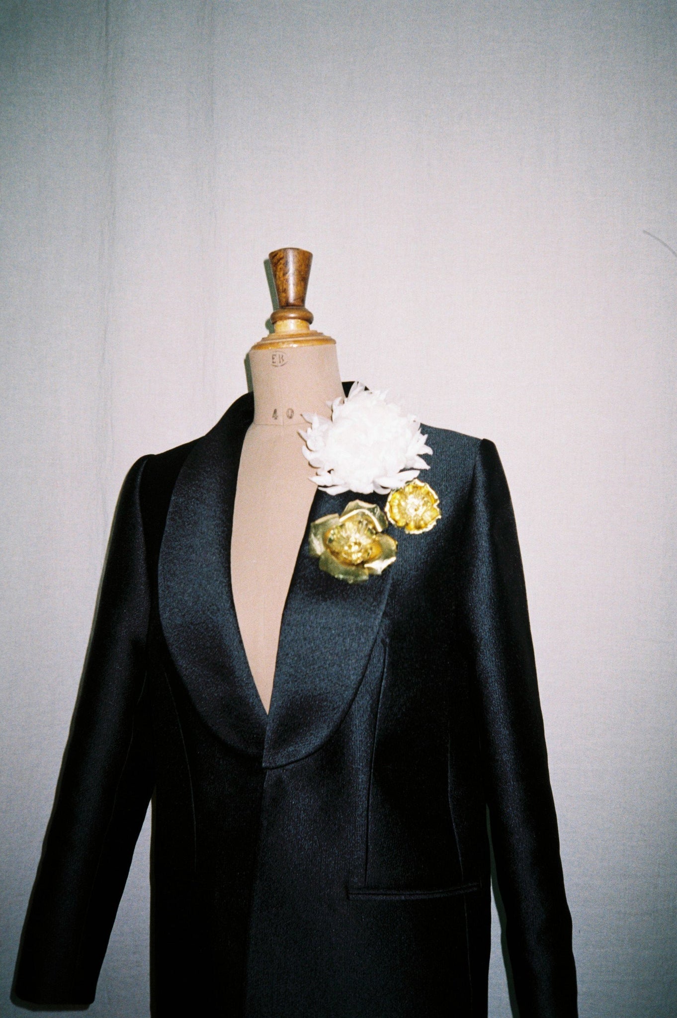 Flor Pétalos Organza de Seda en Solapa Marta Martí
