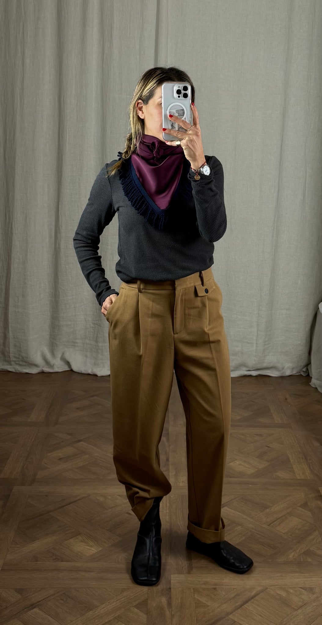 PAÑUELO GRANATE CON FLECOS AZULES