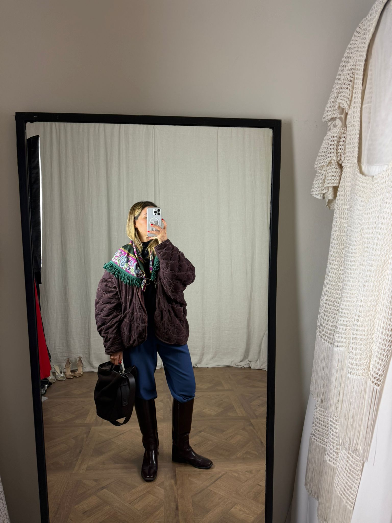 PAÑUELO VERDE CON FLECOS GRANATES